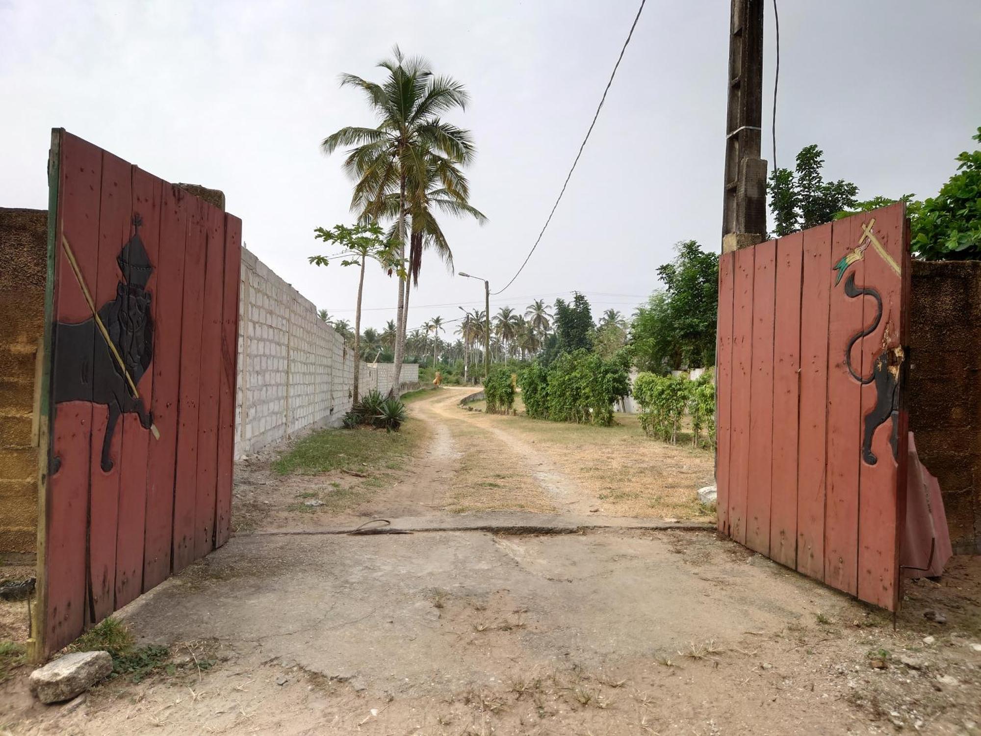 Rundbungalow Auf Lionsrest Grand-Bassam Buitenkant foto