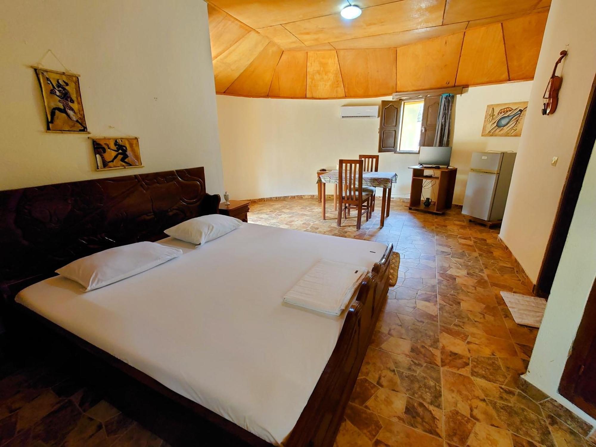 Rundbungalow Auf Lionsrest Grand-Bassam Buitenkant foto